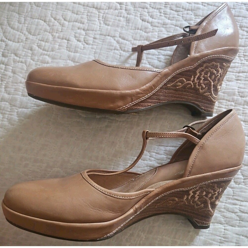Artisan Leather T Strap  Embroidered Wedge Sandals Sz 8.5 NWT